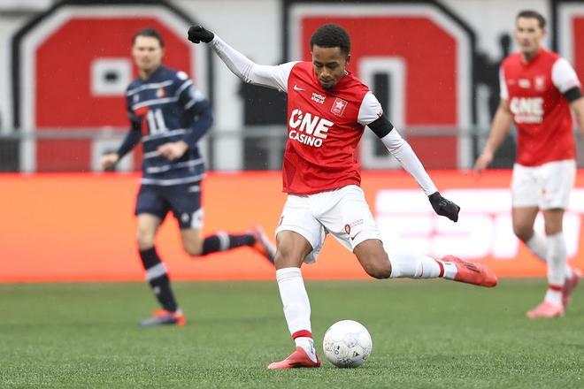 阿圭罗队依 阿圭罗队依