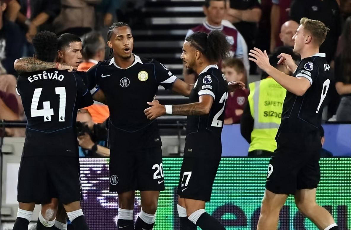 使得他不仅 使得他不仅